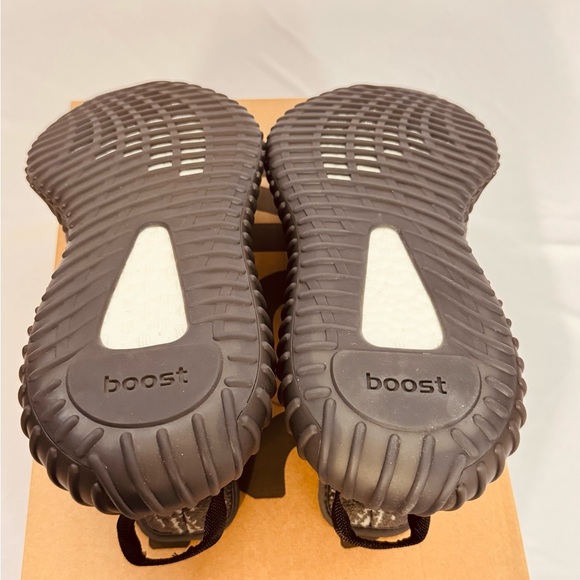 Adidas YEEZY Boost 350 V2 - Picture 10 of 12